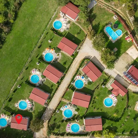 Gorgeous In Nyaraló *