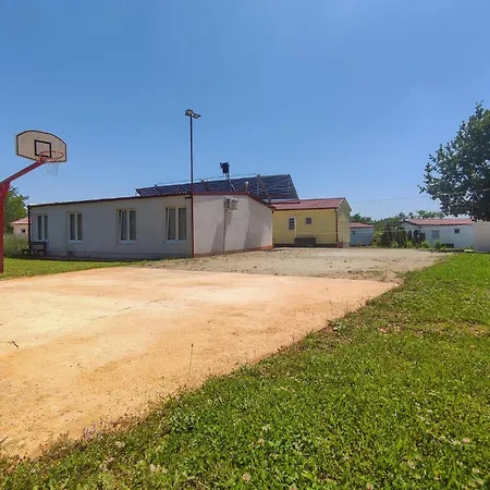 Vakantiehuis Gorgeous In Tinjan