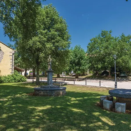 Gorgeous In * Tinjan